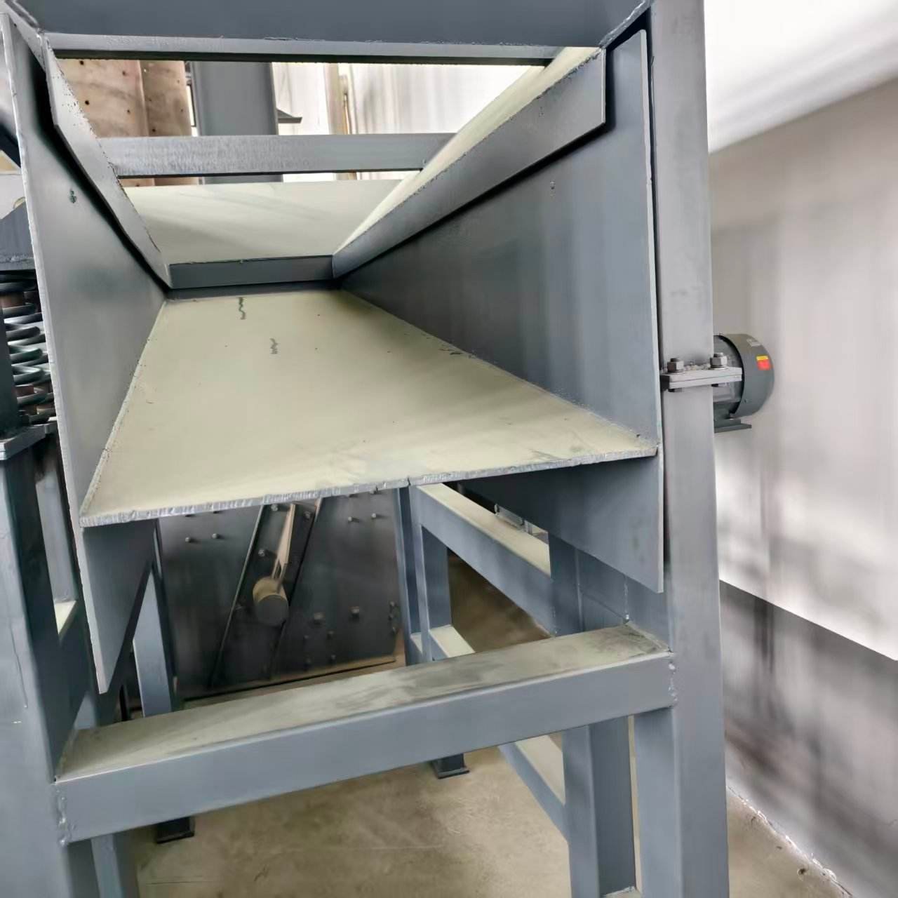 High-efficiency Vibrating Feeder for Aggregate Feeding in Mines and Quarries - Image 4